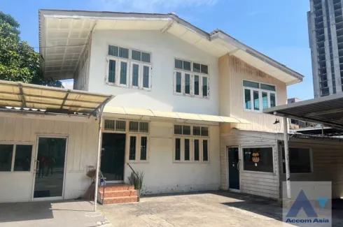2 Bedroom House for rent in Phra Khanong, Bangkok near BTS Ekkamai