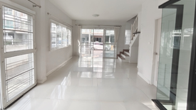3 Bedroom Townhouse for sale in Bang Mot, Bangkok
