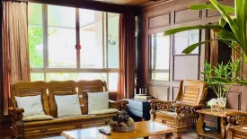 3 Bedroom Townhouse for sale in Khlong Tan Nuea, Bangkok