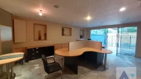 4 Bedroom Townhouse for sale in Phra Khanong Nuea, Bangkok