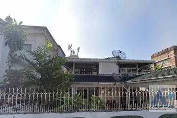 4 Bedroom House for sale in Phra Khanong Nuea, Bangkok