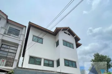 4 Bedroom House for sale in Phra Khanong, Bangkok near BTS Ekkamai
