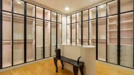 5 Bedroom Villa for sale in Phra Khanong Nuea, Bangkok