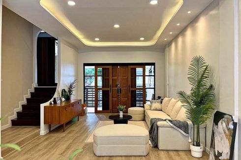 6 Bedroom House for rent in Khlong Tan Nuea, Bangkok