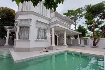 4 Bedroom House for sale in Na Kluea, Chonburi