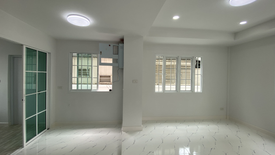 3 Bedroom House for sale in Tha Raeng, Bangkok