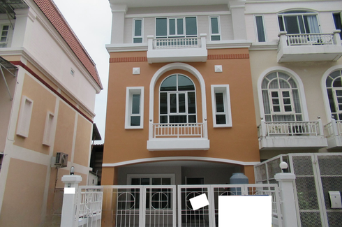 3 Bedroom Townhouse for sale in Resorta Watcharapol, Tha Raeng, Bangkok