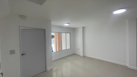 3 Bedroom Townhouse for sale in Resorta Watcharapol, Tha Raeng, Bangkok
