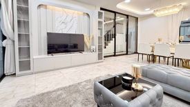 6 Bedroom House for rent in Huai Khwang, Bangkok near MRT Phra Ram 9