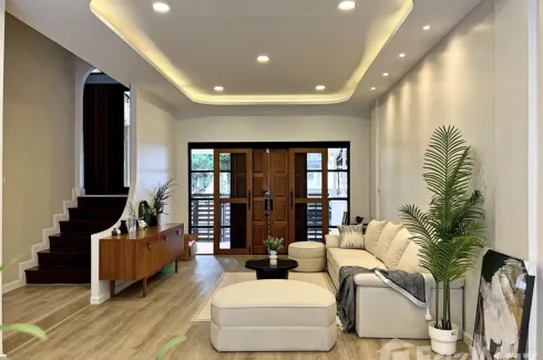 6 Bedroom Townhouse for rent in Phra Khanong Nuea, Bangkok near BTS Phra Khanong