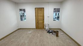 3 Bedroom Townhouse for sale in Om Noi, Samut Sakhon