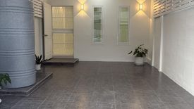 3 Bedroom Townhouse for sale in Baan Sena Villa 9, Tha Raeng, Bangkok