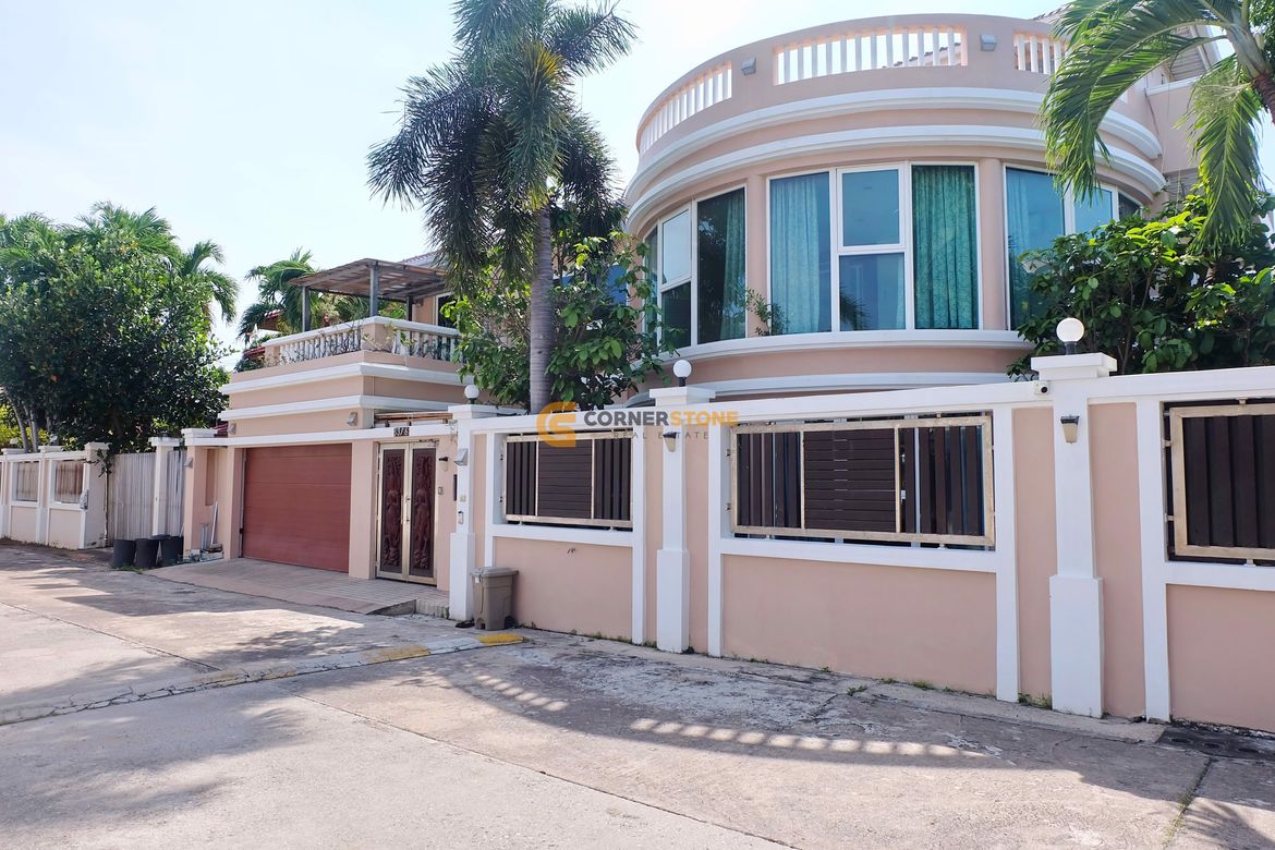 6 bedroom House in European Home Place East Pattaya