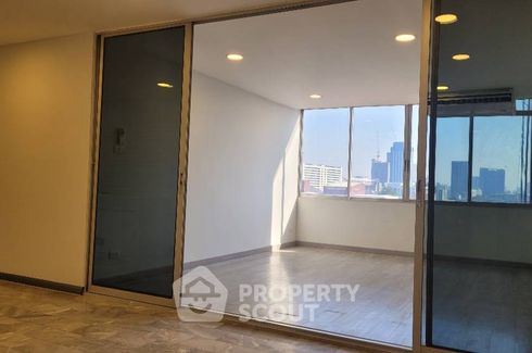 2 Bedroom Condo for sale in Palm Suites Condominium, Chom Phon, Bangkok near MRT Huai Khwang