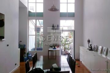 5 Bedroom Townhouse for sale in Khlong Tan Nuea, Bangkok