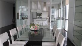 3 Bedroom Condo for rent in Khlong Toei, Bangkok near BTS Asoke