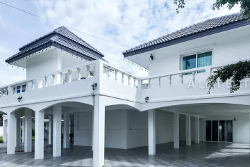 9 Bedroom House for sale in Nong Prue, Chonburi