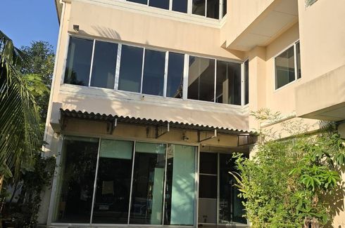 7 Bedroom House for sale in Tha Raeng, Bangkok