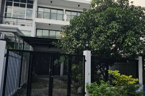 2 Bedroom Townhouse for rent in Khlong Tan Nuea, Bangkok