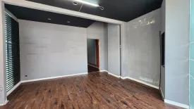 1 Bedroom Commercial for rent in Talat Nuea, Phuket