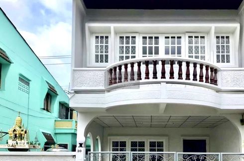 3 Bedroom Townhouse for sale in Chom Phon, Bangkok near MRT Phahon Yothin