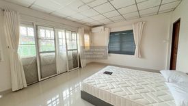 3 Bedroom Townhouse for sale in Chom Phon, Bangkok near MRT Phahon Yothin