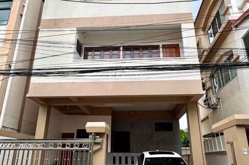 4 Bedroom Townhouse for sale in Arun Amarin, Bangkok