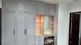 2 Bedroom Condo for rent in Sathorn House, Silom, Bangkok near BTS Surasak