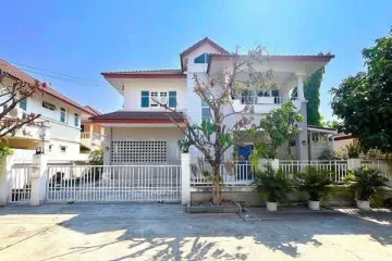 3 Bedroom House for sale in Hua Mak, Bangkok near MRT Yaek Lam Sali