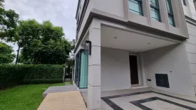4 Bedroom Condo for sale in Dokmai, Bangkok