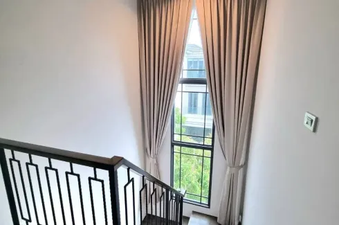 4 Bedroom Condo for sale in Dokmai, Bangkok
