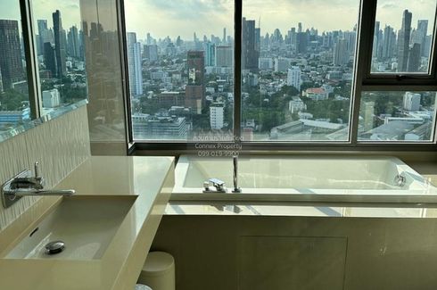 2 Bedroom Condo for rent in Rhythm Sukhumvit 42, Phra Khanong, Bangkok near BTS Ekkamai