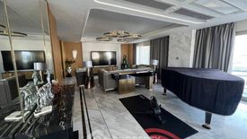 3 Bedroom Condo for sale in Le Raffine Sukhumvit 24, Khlong Tan, Bangkok near BTS Phrom Phong