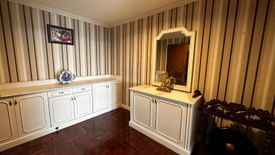 3 Bedroom Condo for rent in Khlong Tan Nuea, Bangkok