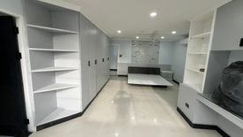 3 Bedroom Condo for rent in Oriental Towers, Khlong Tan Nuea, Bangkok near BTS Thong Lo