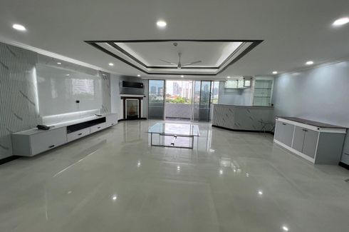 3 Bedroom Condo for rent in Oriental Towers, Khlong Tan Nuea, Bangkok near BTS Thong Lo