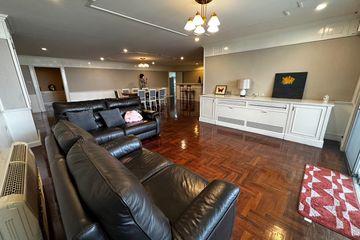 3 Bedroom Condo for rent in Khlong Tan Nuea, Bangkok