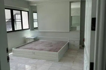 1 Bedroom Condo for rent in Saranjai Mansion, Khlong Toei, Bangkok near BTS Nana