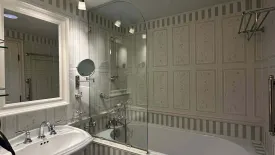 2 Bedroom Condo for sale in Serene Place Sukhumvit 24, Khlong Tan, Bangkok near BTS Phrom Phong