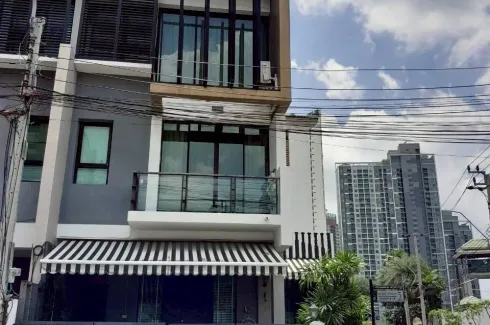 3 Bedroom Townhouse for rent in Bless Town Sukhumvit 50, Phra Khanong, Bangkok near BTS On Nut