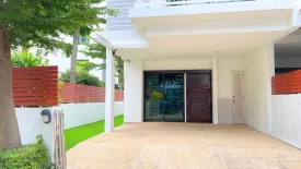 3 Bedroom Townhouse for sale in Areeya Mandarina Sukhumvit 77, Suan Luang, Bangkok near MRT Si Nut