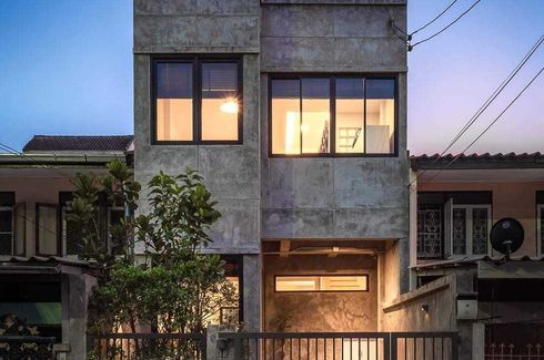 2 Bedroom Townhouse for rent in Khlong Tan Nuea, Bangkok