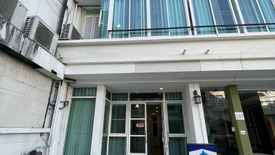 1 Bedroom Office for rent in Sam Sen Nok, Bangkok near MRT Sutthisan