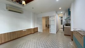 1 Bedroom Office for rent in Sam Sen Nok, Bangkok near MRT Sutthisan