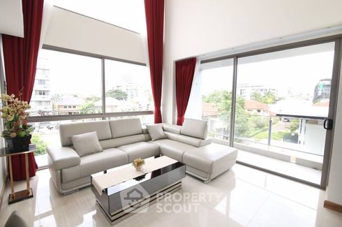3 Bedroom Condo for rent in Khlong Tan Nuea, Bangkok