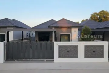 3 Bedroom House for sale in Na Kluea, Chonburi