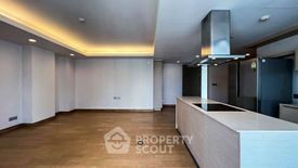 3 Bedroom Condo for sale in Via Botani, Khlong Tan Nuea, Bangkok near BTS Phrom Phong
