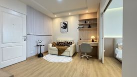 1 Bedroom Condo for sale in Khlong Ton Sai, Bangkok near BTS Wongwian Yai