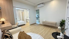 1 Bedroom Condo for sale in Khlong Ton Sai, Bangkok near BTS Wongwian Yai