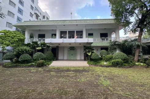 5 Bedroom House for rent in Baan Wannapa, Khlong Tan Nuea, Bangkok near BTS Thong Lo